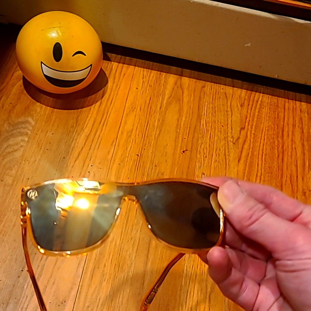 Blender prime time sunglasses gold with Case.